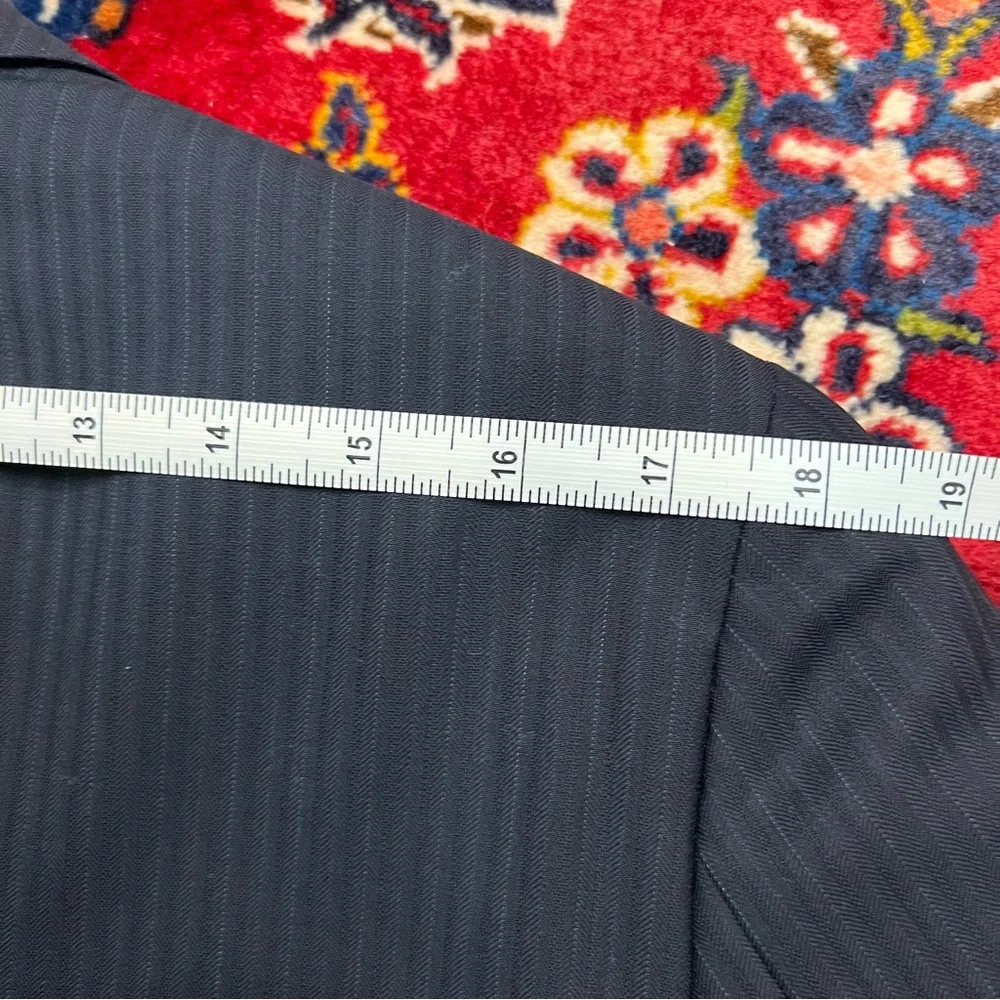 Samuelsohn 40R Navy Pinstripe Blazer - Super 120s, Surgeon’s Cuffs - Picture 9 of 9
